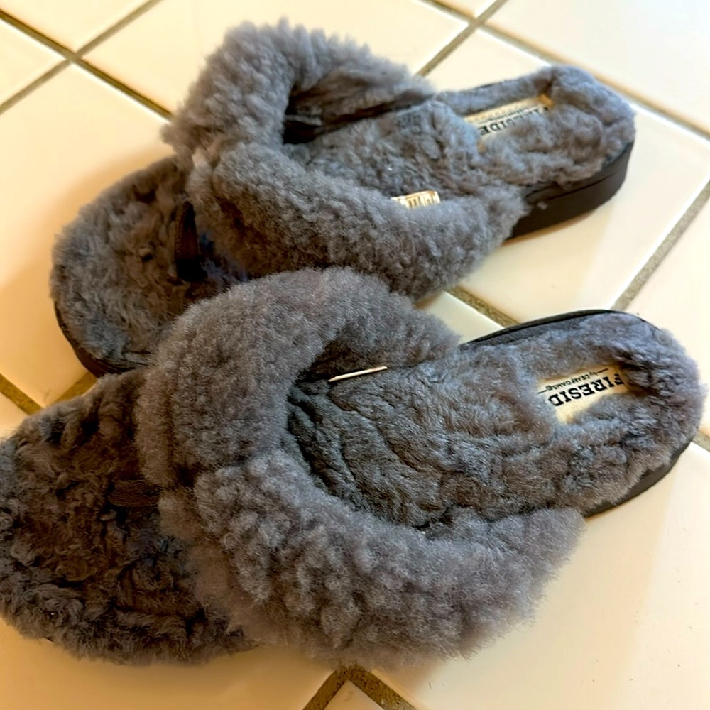 Gray fireside slippers by Dearfoam sz 9
